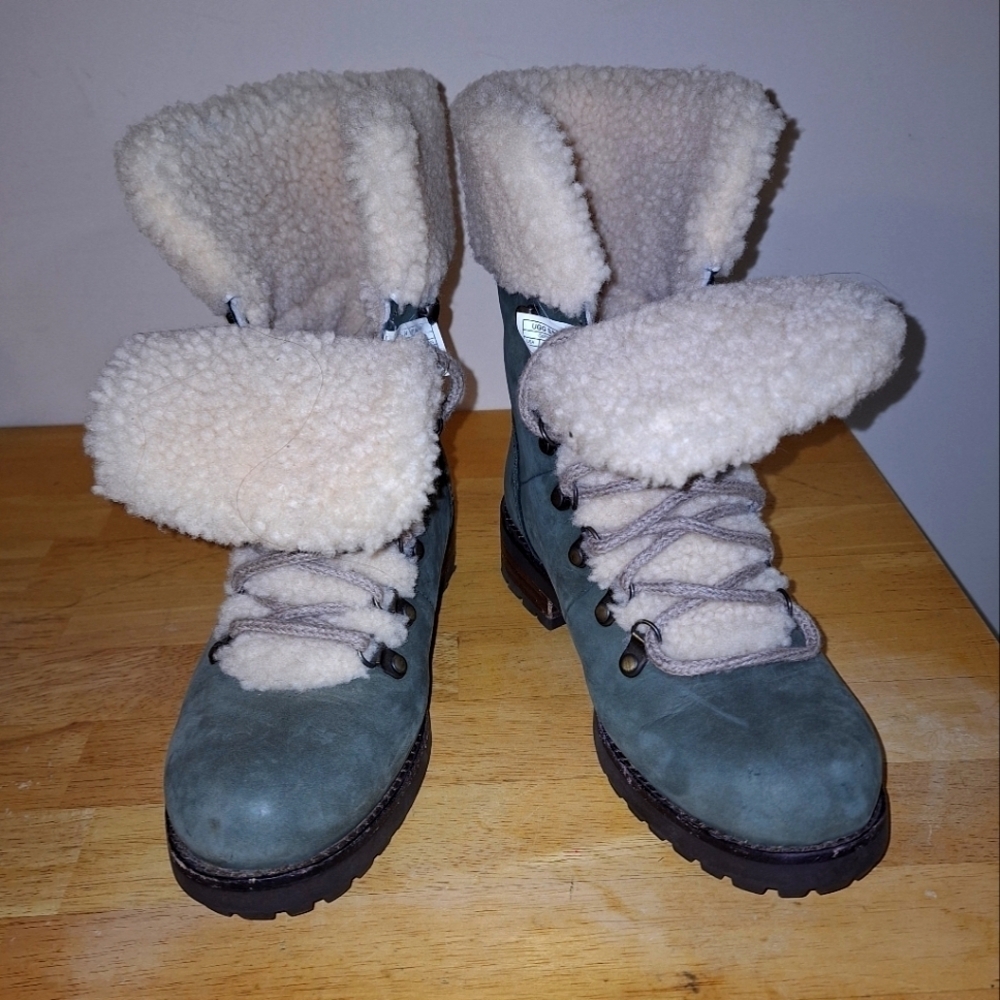 A pair of UGG Fraser Slate leather fur lined ankle boots in ladie's size 6. EUC